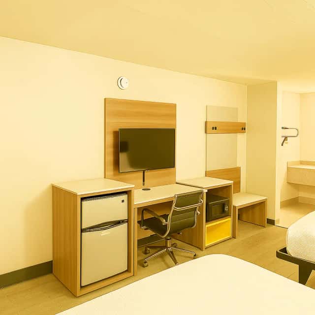 Economy Inn Little Rock — guest room