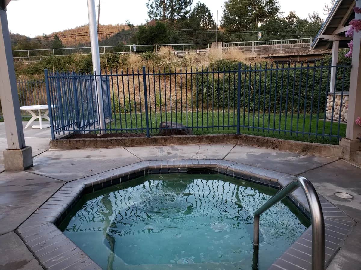 Shared outdoor hot tub at Edgewater Inn