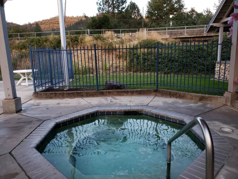 Shared outdoor hot tub at Edgewater Inn