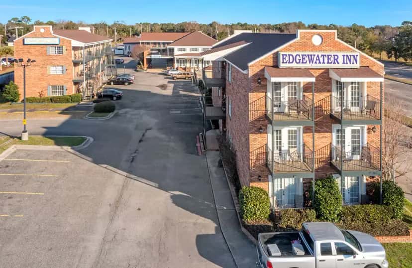 In-room hot tub at Edgewater Inn in Biloxi, MS