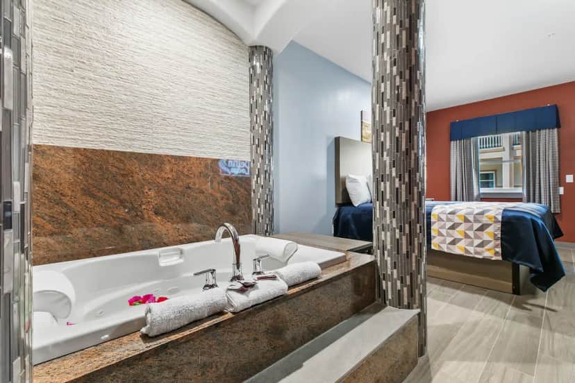 Private in-room jacuzzi tub at El Delfín Lodge