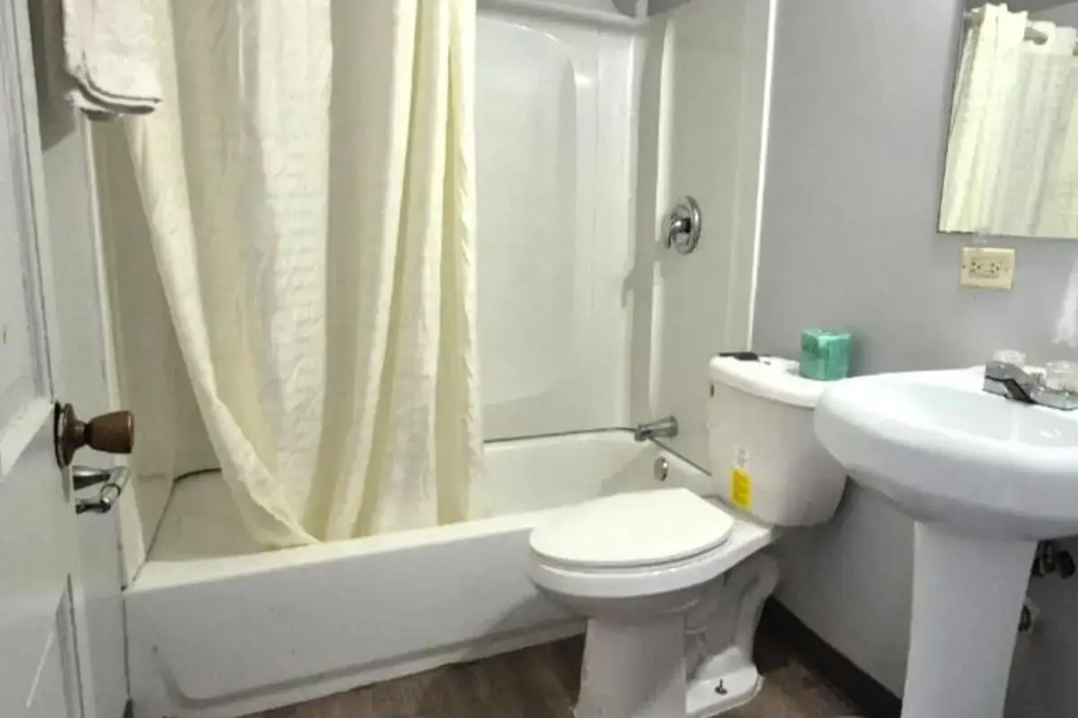 In-room hot tub at Elite Inn & Suites South Holland Chicago in Matteson, IL