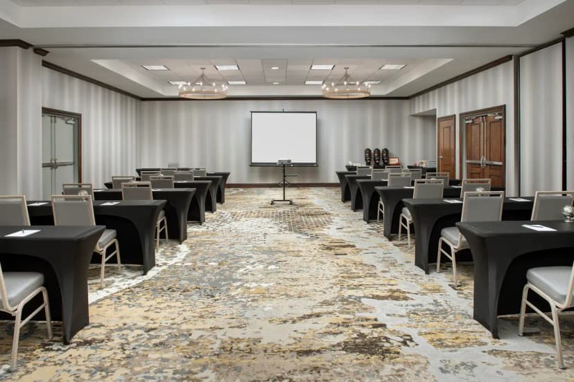 Hotels with jacuzzi in room in Ashburn