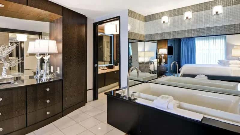 Embassy Suites by Hilton Raleigh Durham Airport Brier Creek — suite