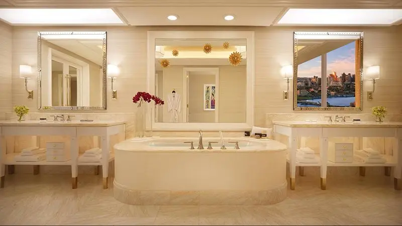 Hotels with jacuzzi in room in Everett