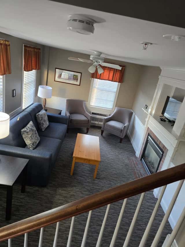 Essex Street Inn & Suites — guest room
