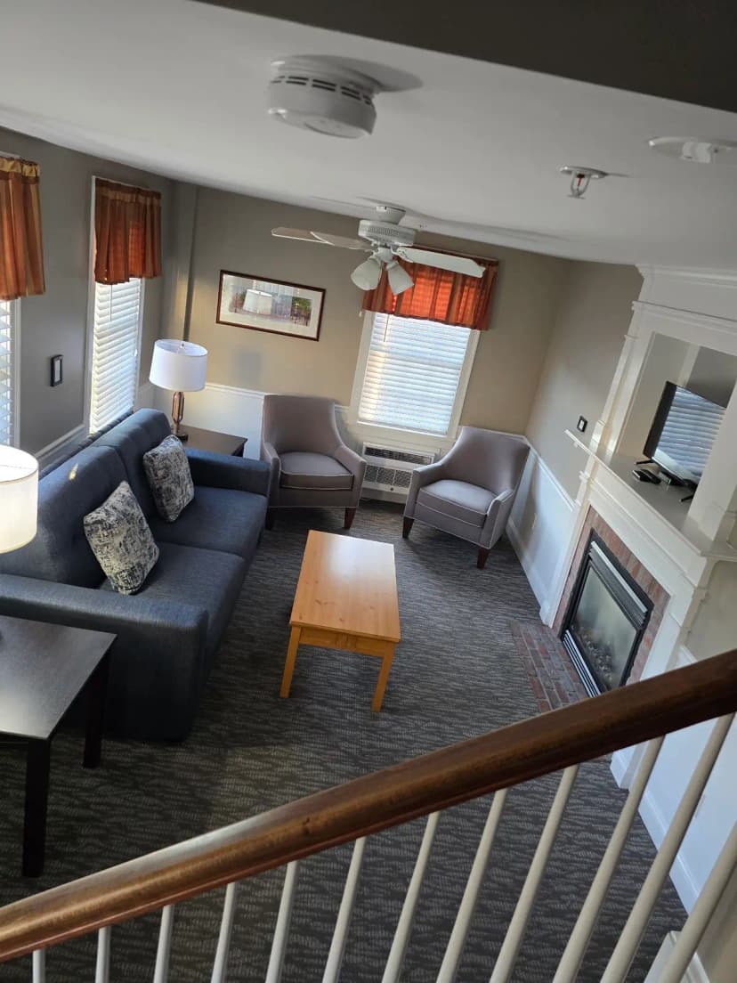 Hotels with jacuzzi in room in Newburyport