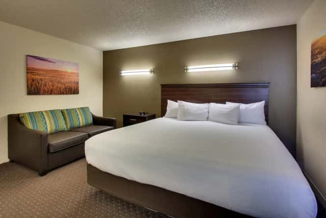 Everspring Inn — guest room