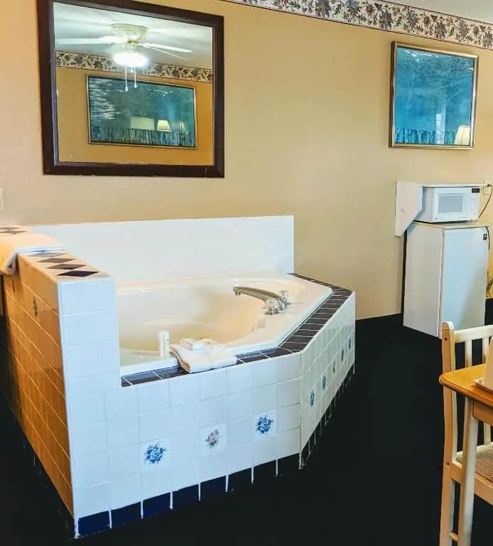 Private in-room jacuzzi tub in the King Suite with Spa Bath at Executive Inn