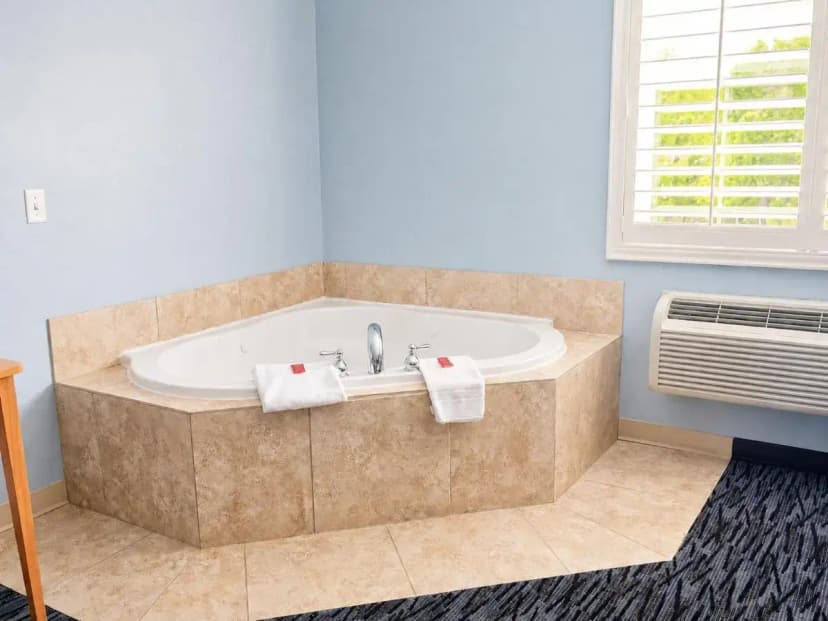 Hotels with jacuzzi in room in Vernal