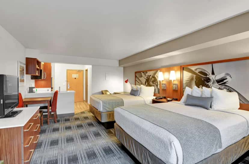 In-room jacuzzi tub at Executive Residency By Best Western Navigator Inn & Suites in Everett, WA