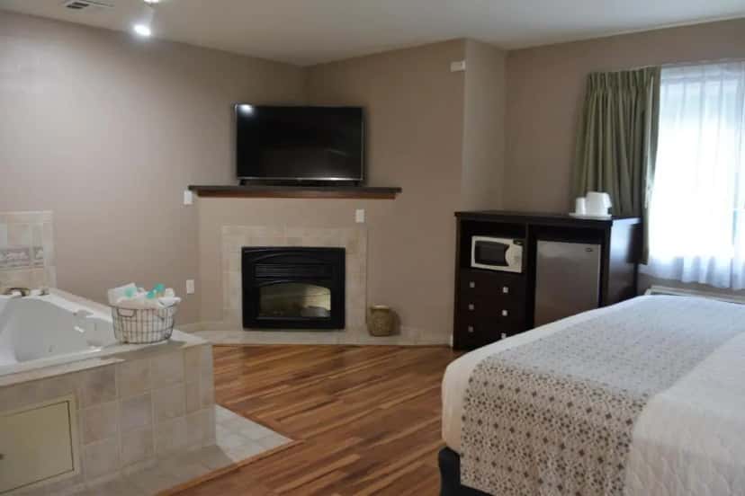 In-room hot tub at FairBridge Inn & Suites DuPont in DuPont, WA