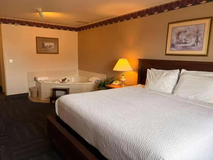 In-room hot tub at Fairbridge Inn and Suites - Miles City in Miles City, MT