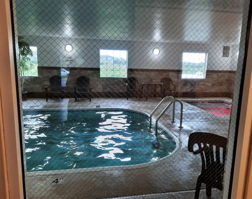 Hotels with jacuzzi in room in Dillon