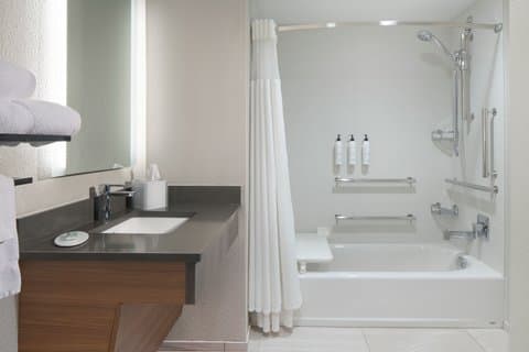 Jetted bathtub