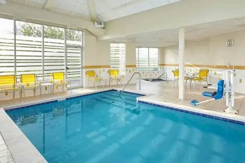 Fairfield Inn & Suites Chicago Lombard — pool