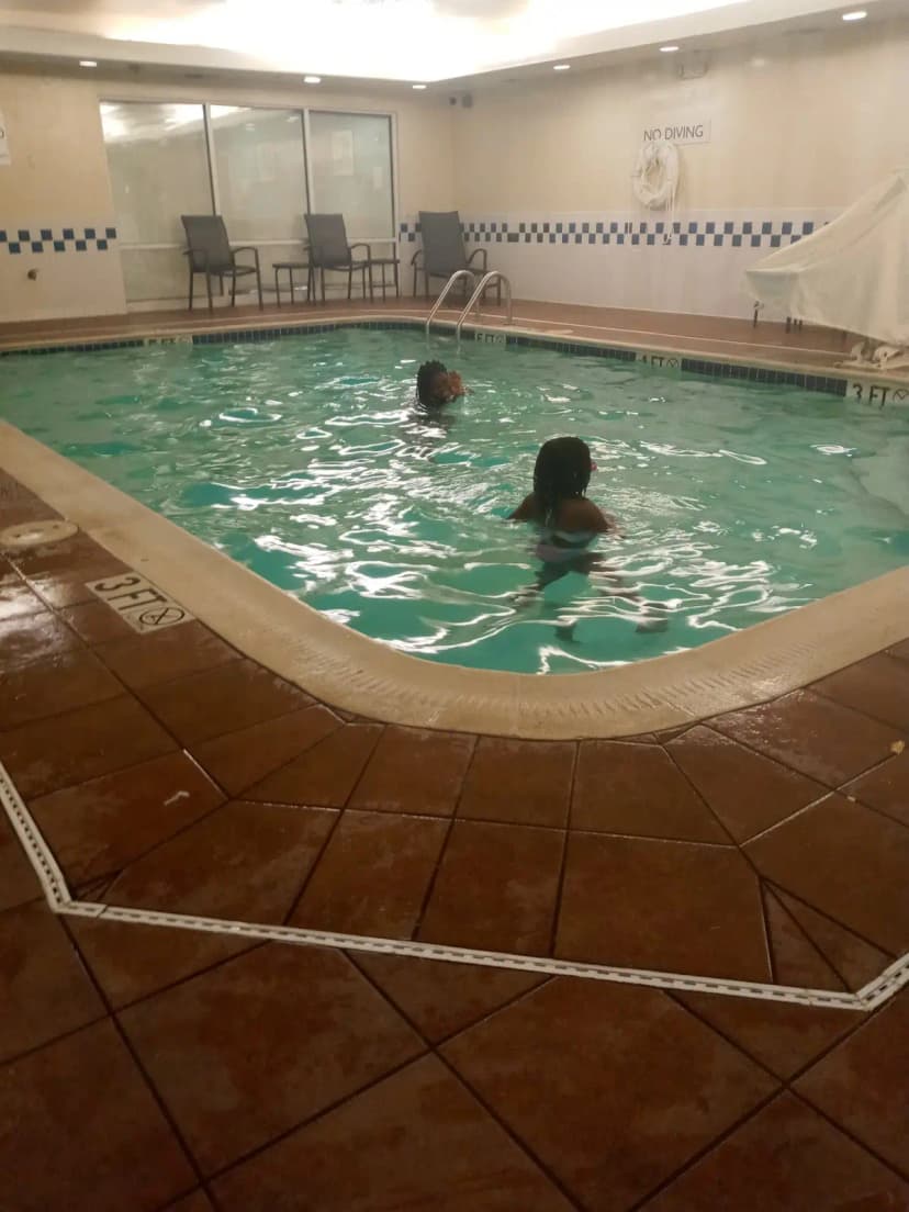 Hotels with jacuzzi in room in Streetsboro