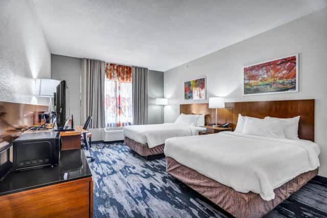 Fairfield Inn & Suites Fort Worth/Fossil Creek — guest room
