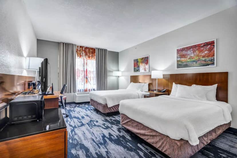 Fairfield Inn & Suites Fort Worth/Fossil Creek — guest room