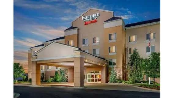 Fairfield Inn & Suites Peoria East — guest room