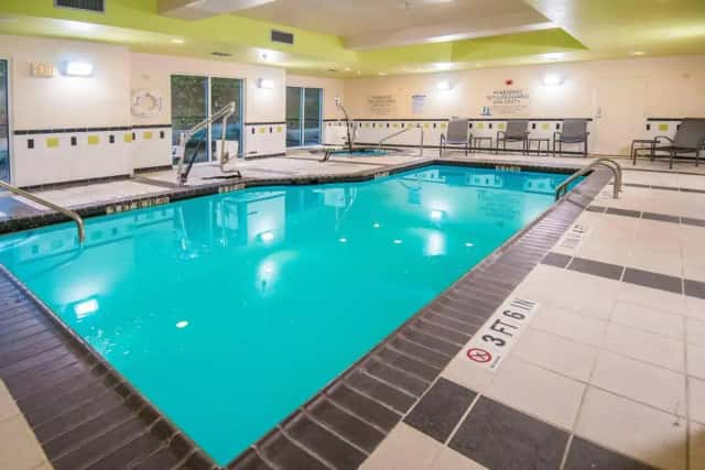 Fairfield Inn & Suites San Antonio North/Stone Oak — guest room