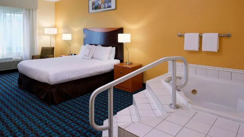 Hotels with jacuzzi in room in New Paris