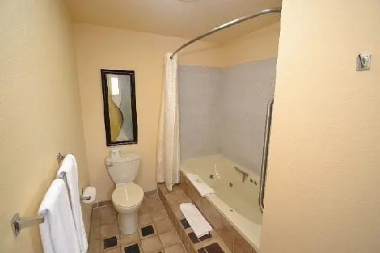 Fairway Inn and Suites, an Ascend Collection Hotel hotel photo 1 in Mishicot, Wisconsin