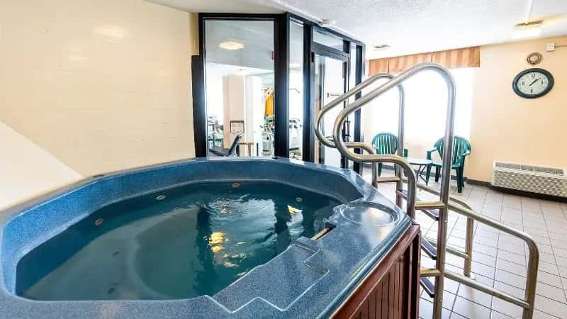 In-room hot tub at Fireside Inn & Suites Portland in Portland, ME