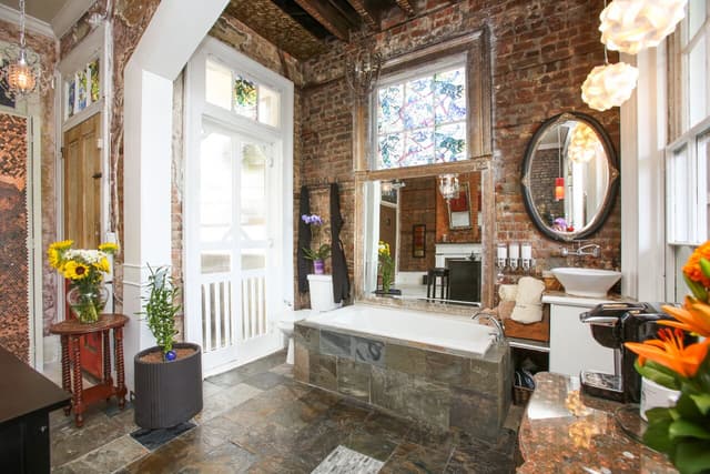 Deep soaking bathtub