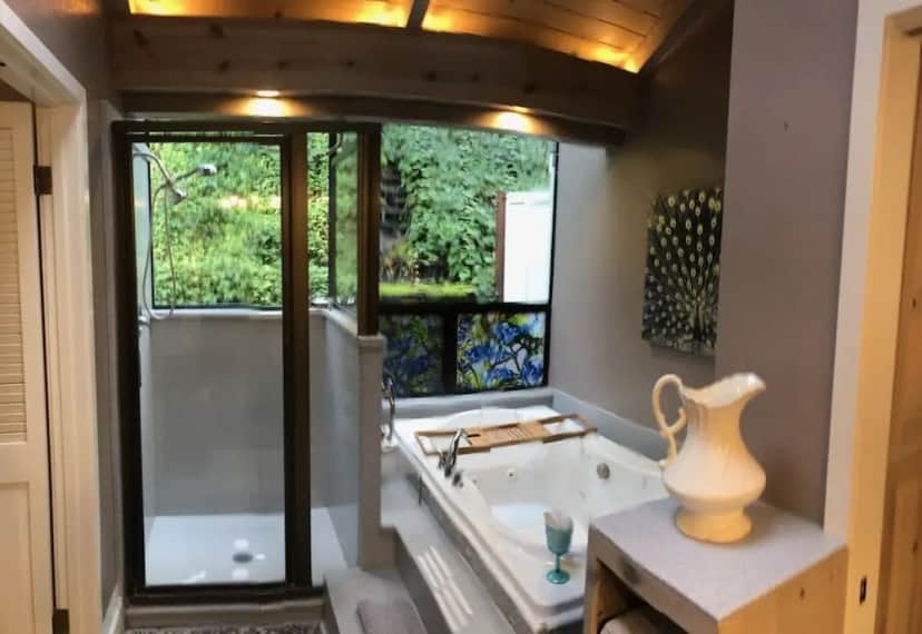 Private in-room jacuzzi in the Palisade Cottage at Foothill House
