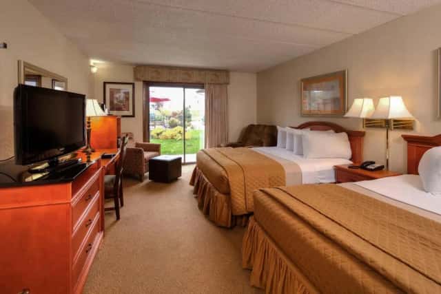 Foothills Inn — guest room