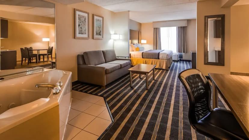 Hotels with jacuzzi in room in College Park