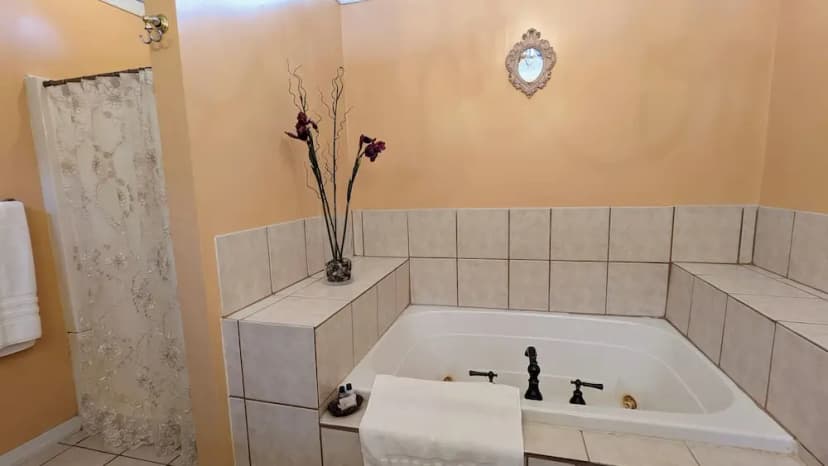 Hotels with jacuzzi in room in New Church