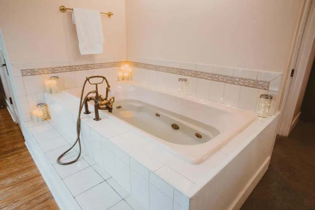 Private in-room jacuzzi tub in the Queen Room with Spa Bath at Garden Grove Bed And Breakfast