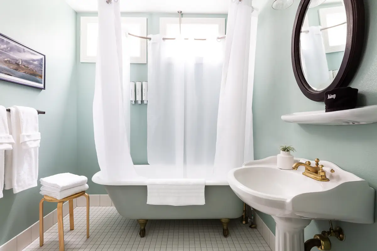 Garden Street Inn Deep soaking bathtub