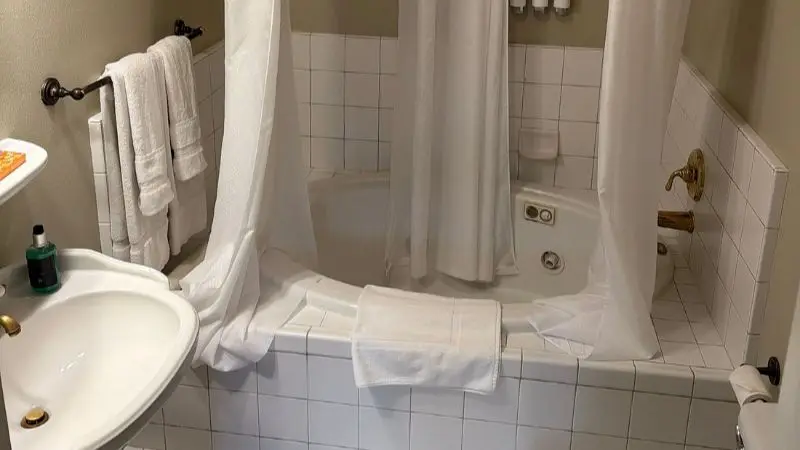In-room hot tub at Garden Street Inn in San Luis Obispo, CA