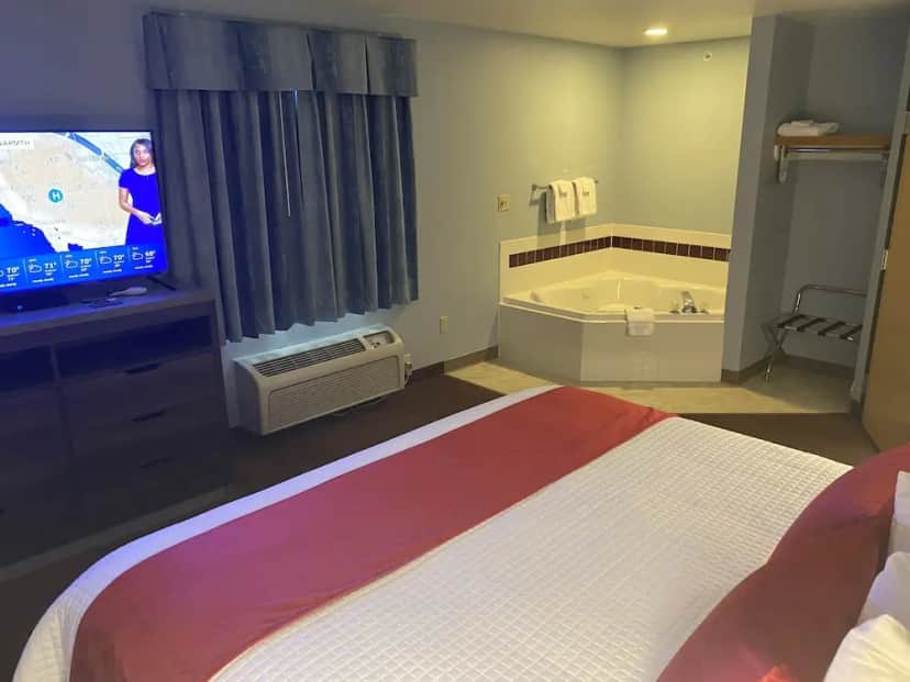 Private in-room jacuzzi in the Premier Suite, 1 King Bed with Sofa bed, Non Smoking, Hot Tub at Garnett Hotel & RV Park
