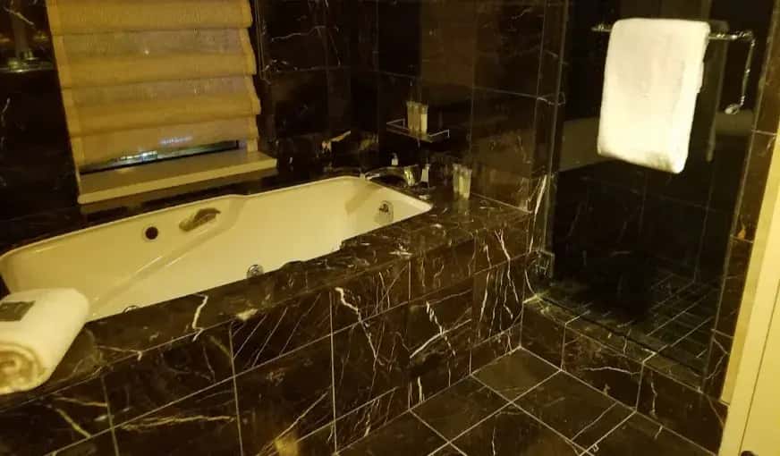 In-room hot tub at Gaylord National Resort & Convention Center in National Harbor, MD