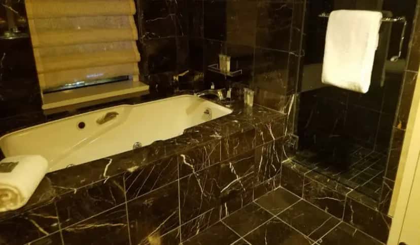 In-room hot tub at Gaylord National Resort & Convention Center in National Harbor, MD