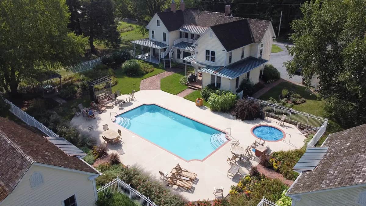Shared outdoor hot tub at George Brooks House Bed & Breakfast