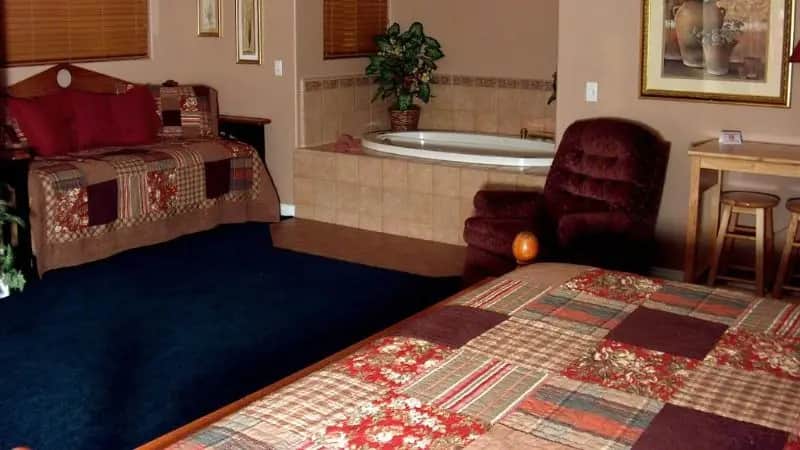 Giant Oaks Lodge hotel photo 1 in Running Springs, California