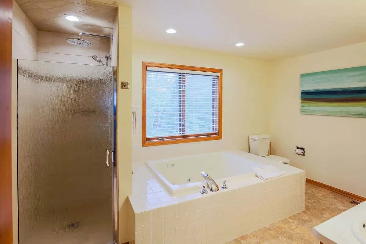 Glidden Lodge Beach Resort — view