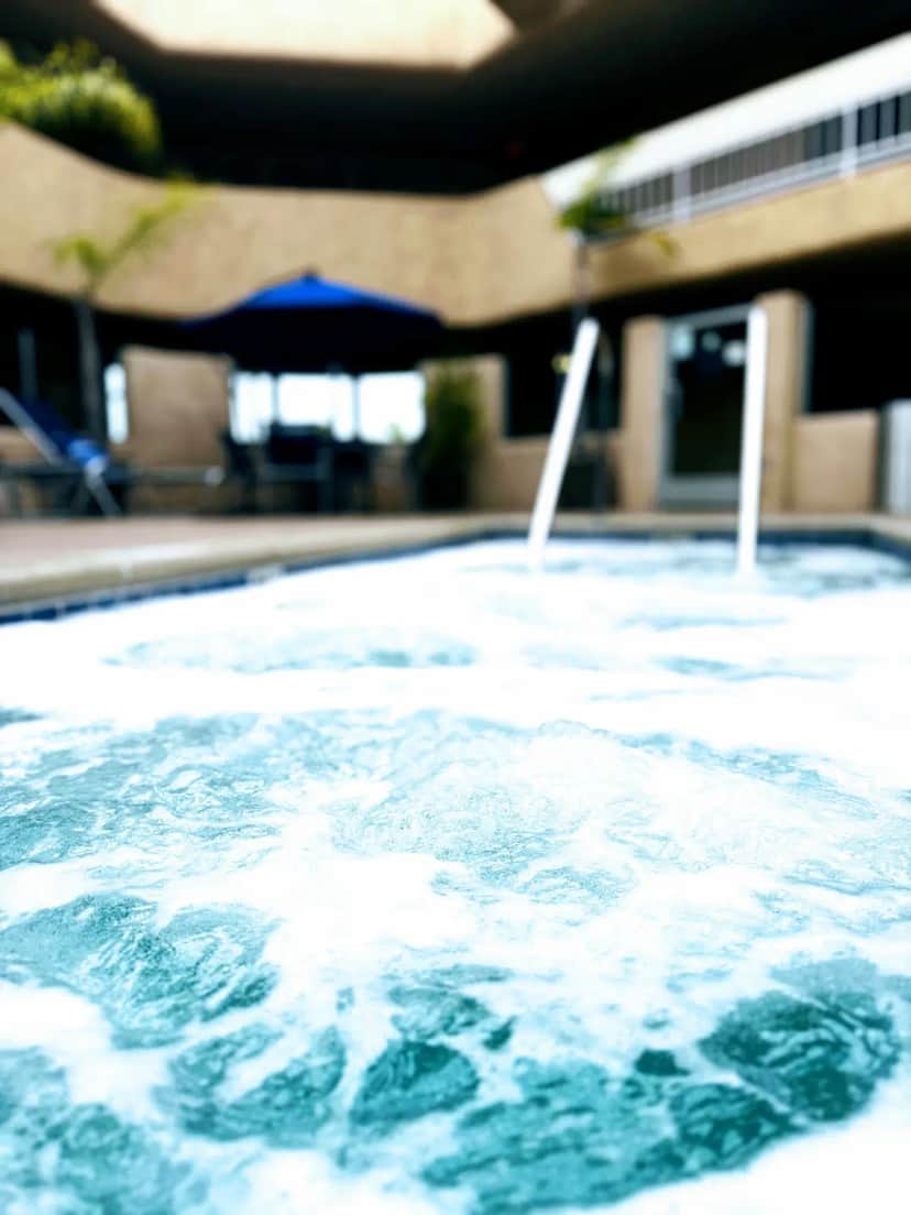 Shared outdoor hot tub at Golden Sails Hotel