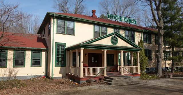 Gordon Beach Inn — guest room