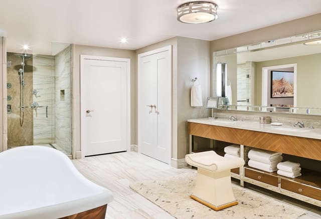 Deep soaking bathtub