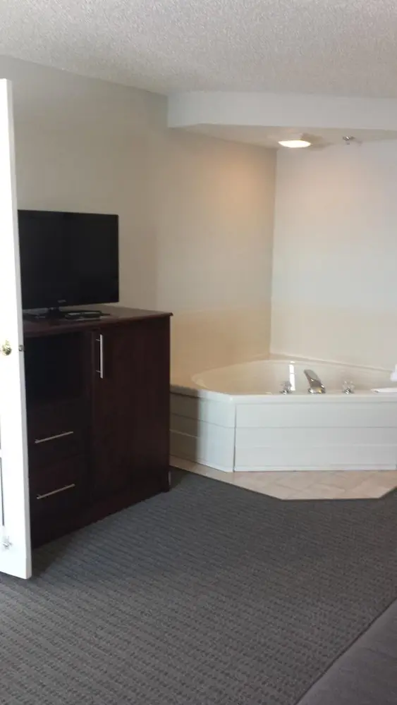 Private in-room jacuzzi tub in the Junior Room at Grandstay hotel
