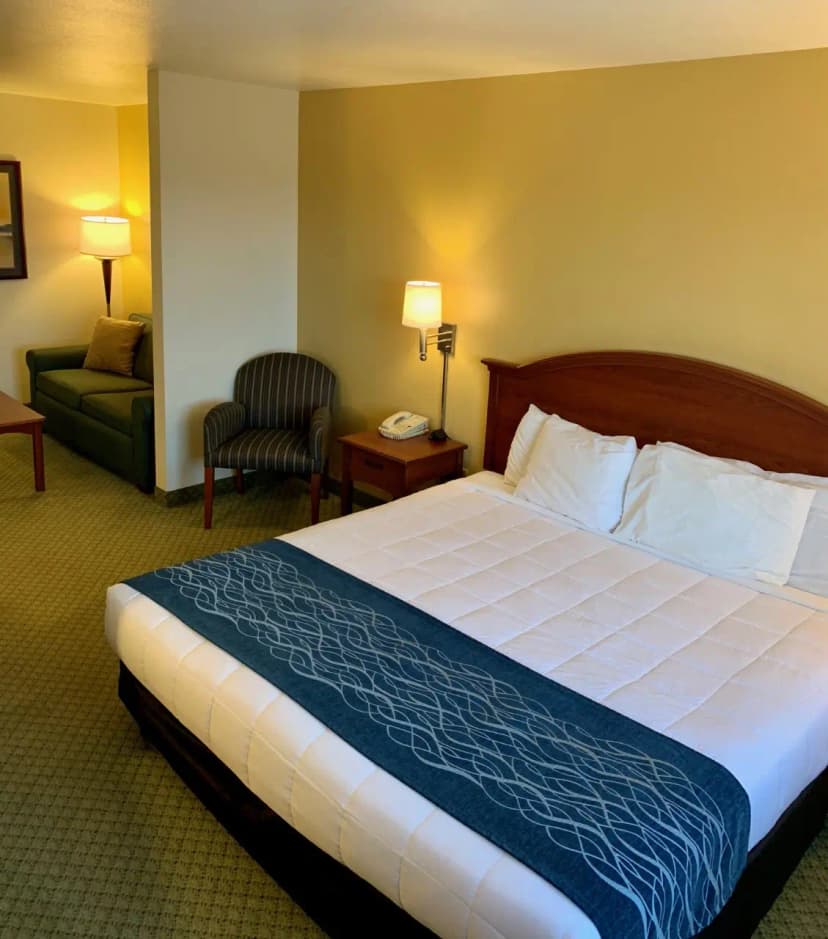 Hotels with jacuzzi in room in Becker