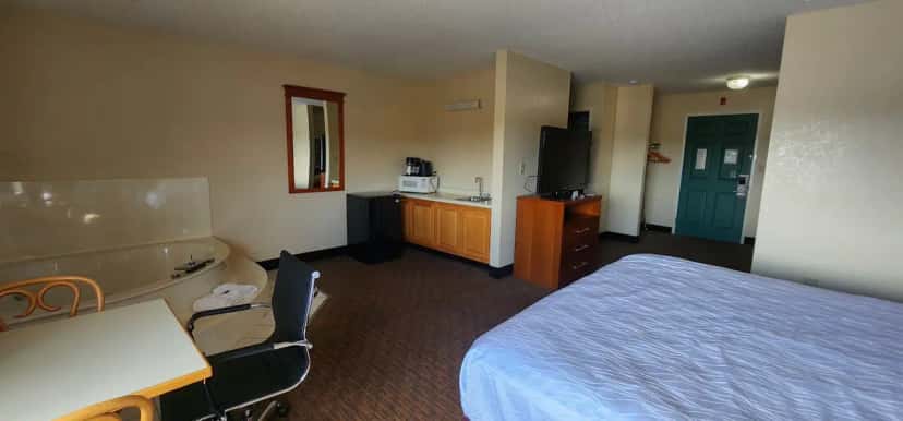 In-room jacuzzi tub at GrandStay Hotel & Suites Waseca in Waseca, MN