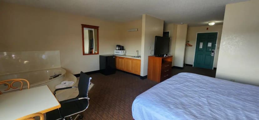 Hotels with jacuzzi in room in Waseca