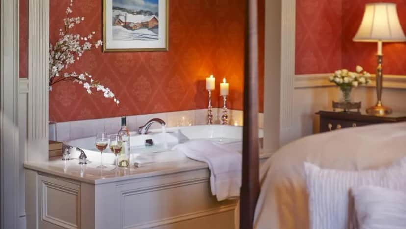 Private in-room jacuzzi tub in the Luxury King Suite at Green Mountain Suites Hotel